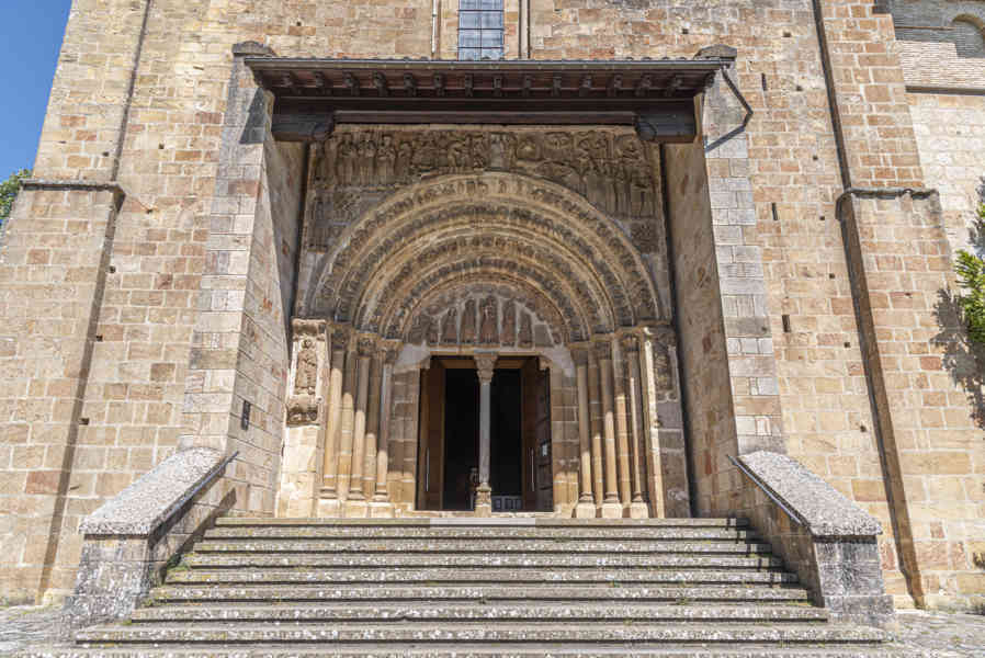 Reyno de Navarra - monasterio de Leyre 09 - iglesia de San Salvador de Leyre.jpg